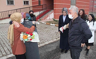 Ağrı'da Şefika Öğretmen, gözyaşlarına hakim olamadı