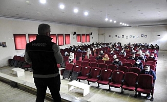 Doğubayazıt'ta Öğretmenlere NarkoRehber Semineri Verildi