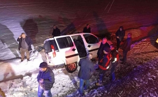 Ağrı'da kar yağışı kazayı getirdi: 3 kişi yaralandı