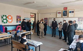 Diyadin Kaymakamı Alper Balcı köy okullarını ziyaret etti