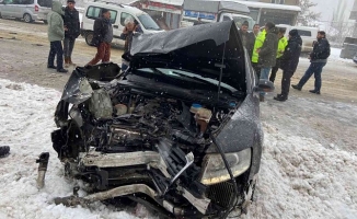 Ağrı'da trafik kazasında 4 kişi yaralandı