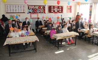 Ağrı’da öğrencilerin karne sevinci