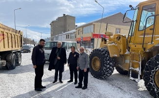 Eleşkirt'te kar temizleme çalışması devam ediyor