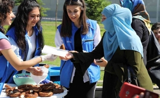 Ağrı'da YKS öncesi öğrencilere çay ve simit ikramı