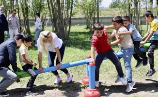 İstanbul'da biriktirilen plastikler Ağrı'da oyun parkına dönüştü