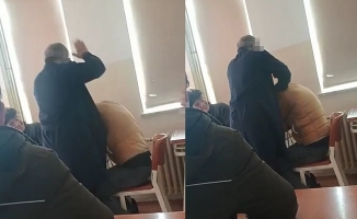 Öğretmen 17 yaşındaki genci darp etti!