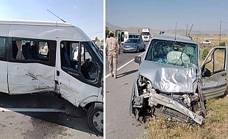 Ağrı'da trafik kazası: 12 kişi yaralandı!