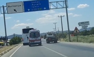 Kamil Koç yolcu otobüsü ambulansa yol vermedi!