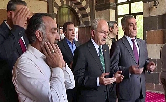 Kemal Kılıçdaroğlu, Ahmed-i Hani Türbesini ziyaret etti