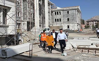 Ağrı Milli Eğitim Müdürü Kökrek, Doğubayazıt'taki okul inşaatlarını denetledi