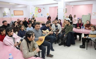 Ağrı'da öğrenciler müzik eşliğinde stres attı