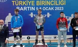 Ağrılı halterci Türkiye şampiyonu oldu
