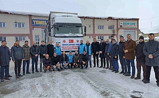 Yardım tırları Ağrı'dan yola çıkmaya devam ediyor