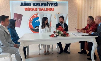 Metin Karadoğan, ilk defa nikah kıydı