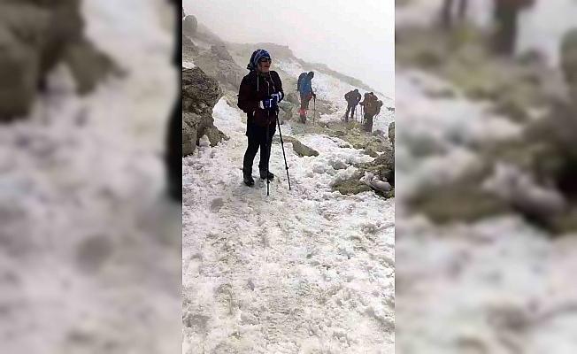 Dondurucu soğuklarda Ağrı Dağı zirvesine tırmanış