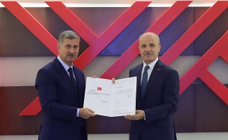 Prof. Dr. İlhami Gülçin, Ağrı İbrahim Çeçen Üniversitesi Rektörlük Mazbatasını Aldı