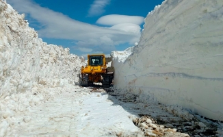 Ağrı'da Zorova Mezrası’nda karla mücadele çalışması