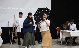 Ağrı’da İngilizce tiyatro ve münazara etkinliği düzenlendi
