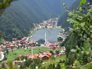 Dünyaca Ünlü Trabzon Uzungöl Turistlerin Gözdesi Oldu