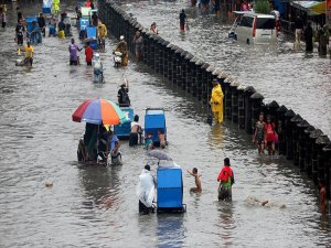 Tropik Fırtına Maring, Filipinler'i Etkisi Altına Aldı