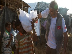Türkiye Arakan Müslümanlarına Yardım Eli Uzattı