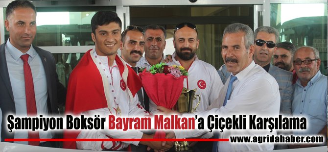 Şampiyon Boksör Bayram Malkan'a Çiçekli Karşılama