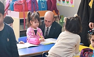 Doğubayazıt Kaymakamı, depremzede öğrencileri ziyaret etti