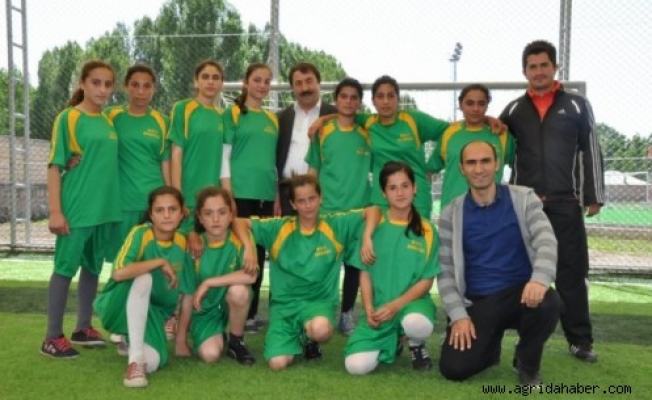 Bizim Halı Sahamız Projesi Kapsamında Futbol Turnuvası Düzenlendi.