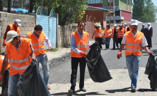 AĞRI BELEDİYESİ ÇÖP TOPLAMA KAMPANYASI BAŞLATTI