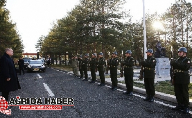 Cumhurbaşkanı Recep Tayyip Erdoğan#039;dan Tugay Komutanlığına Ziyaret