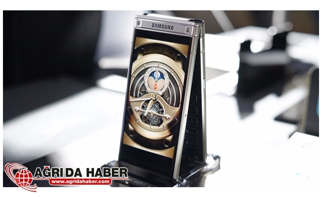 Samsung#039;un Kapaklı Telefonu Resmen Tanıtıldı !