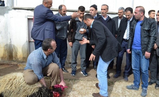 Adilcevaz Afrin gazisini bağrına bastı
