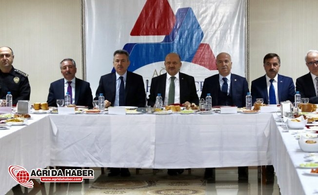 Başbakan Yardımcısı Fikri Işık Üniversite#039;de Ağrı Protokolü ile biraraya geldi