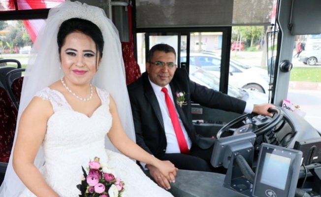 Belediye otobüsü gelin arabası oldu