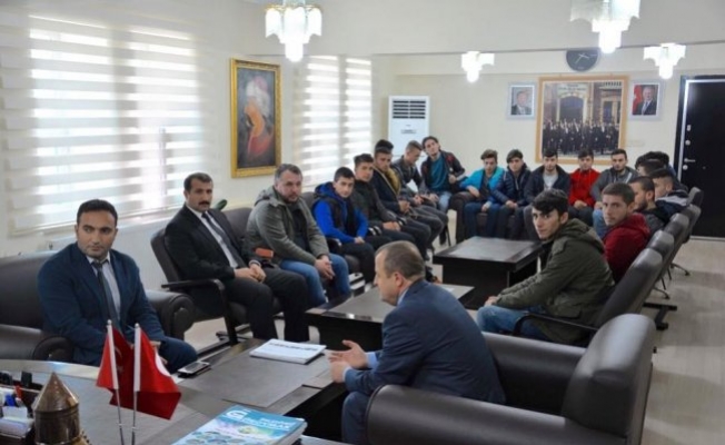 Bitlis İl Özel İdaresi Sporculara kıyafet desteğinde bulundu