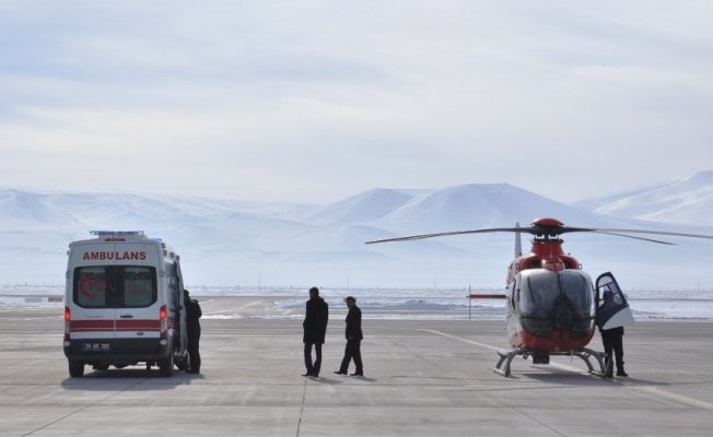Karsta erken dünyaya gelen bebek İçin Ambulans Helikopter Devrede