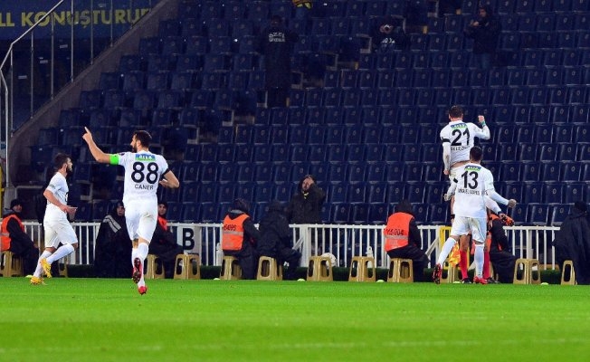 Fenere Akhisar çelmesi: Kadıköy serisi bozuldu