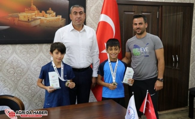 Ağrılı Minik Tenisçilerden Büyük Başarı