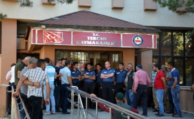 Erzincan#39;da Kaymakamlık#39;ta Silahlı Kavga! Din Görevlilerinden 5 Kişi Öldü!