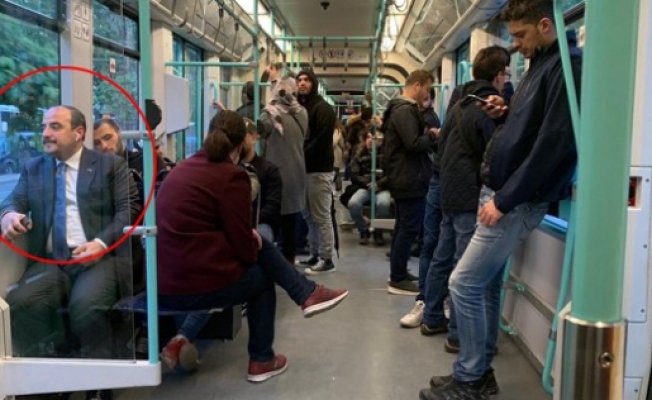 Sosyal Medyayı Sallayan Paylaşım Bakan Tramvayla