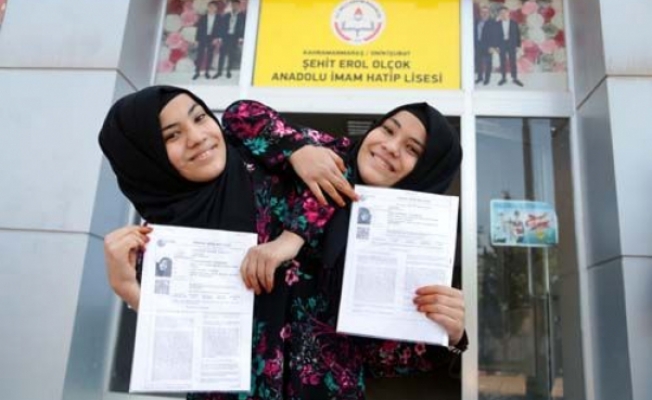 Siyam İkizleri Sınav Engelinide Tanımadı