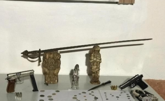 Tabancalı ve Kelepçeli Tarihi eser kaçakçılığı
