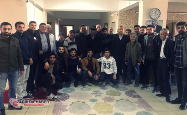 Ağrı Kyklı Gençlerden Huzur Evi Ziyareti