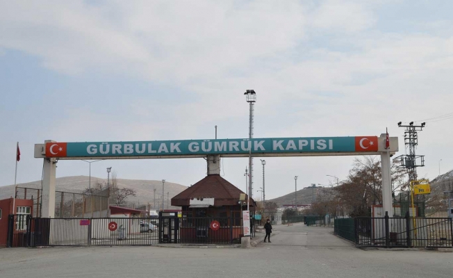 İran tarafında kalan TIR#039;lar Gürbulak#039;tan yurda dönüş yapamaya başladı