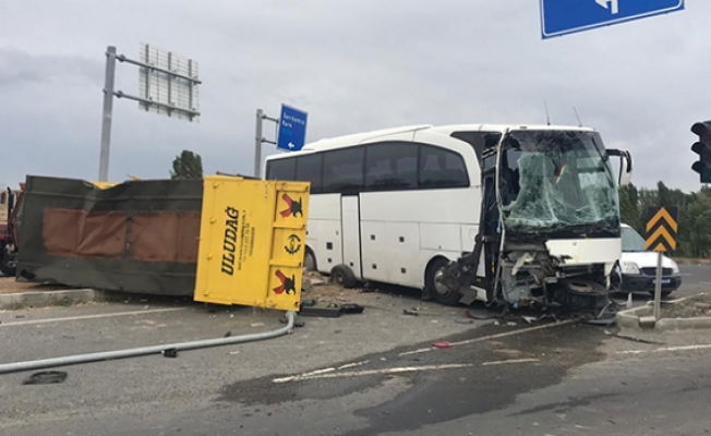 Ağrı Çevreyolunda Kaza! 4 kişi Yaralandı
