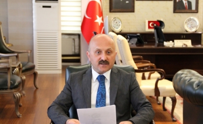 Vali Varol çocuklar için masal okudu