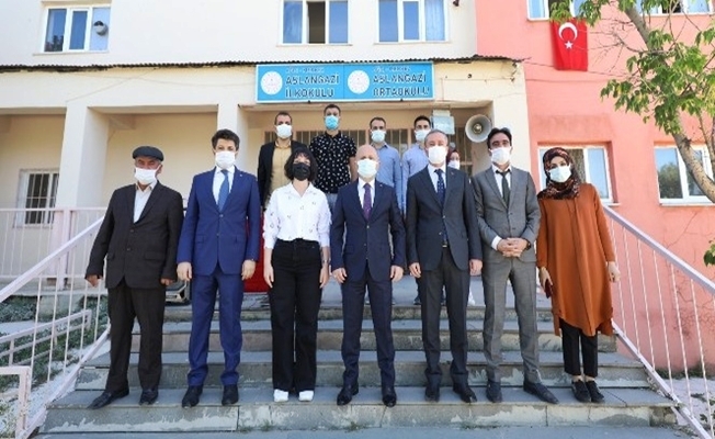 Ağrı#039;da Ağrı Valisi, ilk ders zilini çaldı
