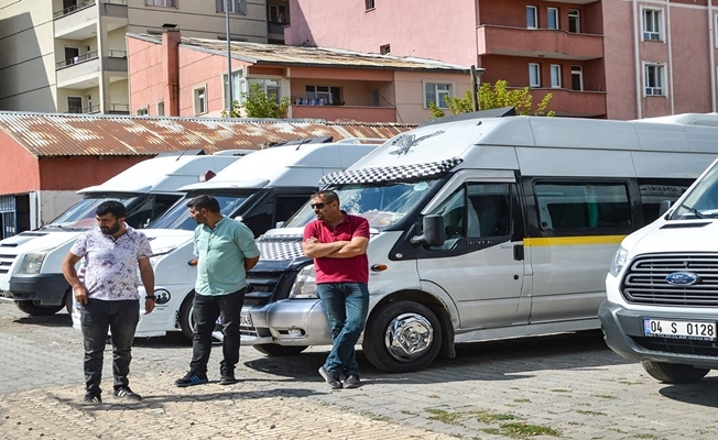 Ağrı#039;da okul servisi sahipleri pazartesi gününü bekliyor