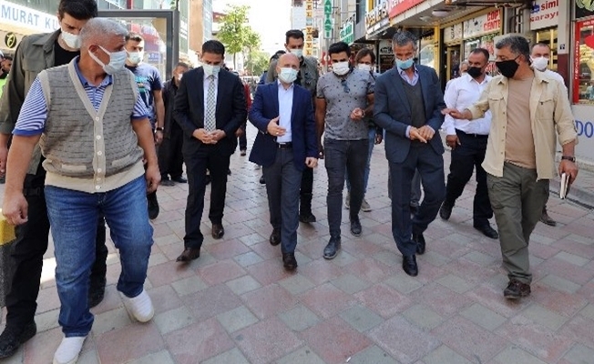 Ağrı Valisi Doğubayazıt#039;ta esnafla bir araya geldi