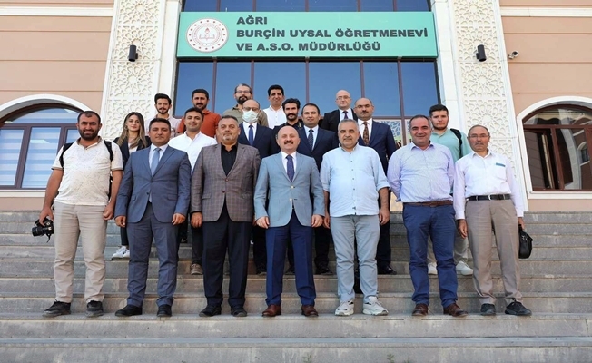 Ağrı Valisi, yerel basınla bir araya geldi